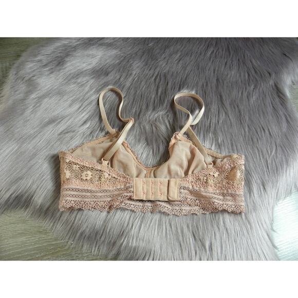 Victoria's Secret bralette brasier XS peach color lace material - Picture 2 of 8